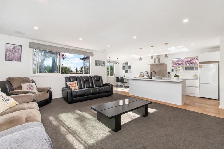 Photo of property in 40 Farquhars Road, Redwood, Christchurch, 8051
