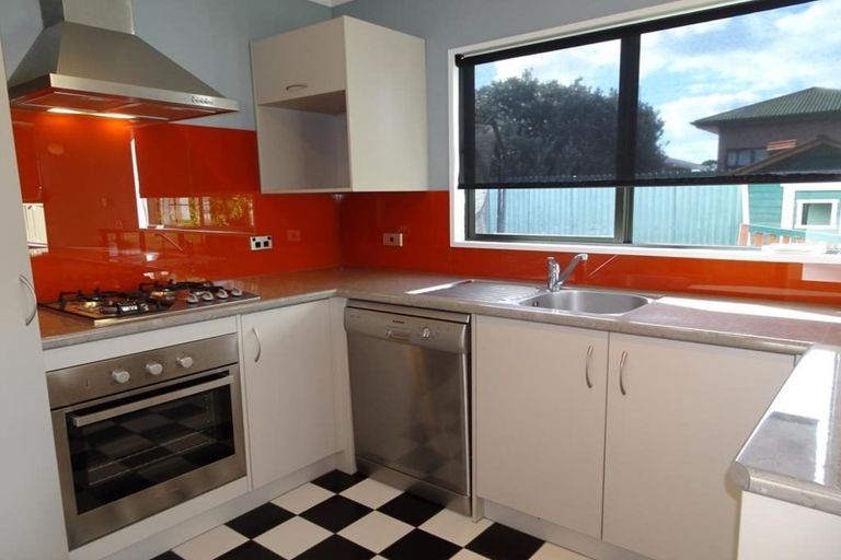 Photo of property in 2 Valerie Street, Clive, 4102