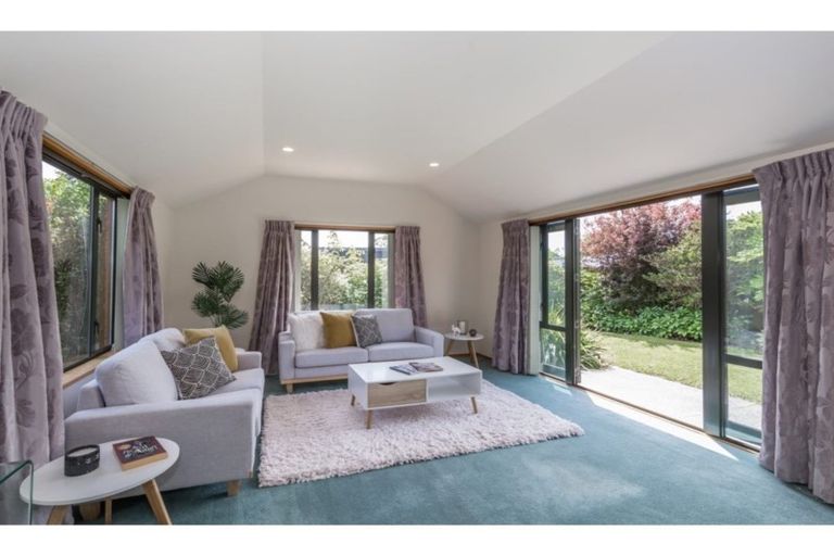 Photo of property in 6 Oakview Lane, Cashmere, Christchurch, 8022