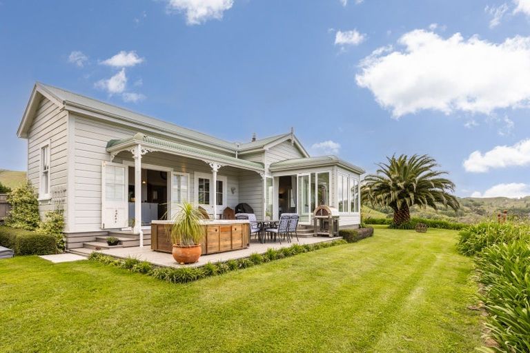 Photo of property in 52 Waipuka Road, Waimarama, Havelock North, 4294