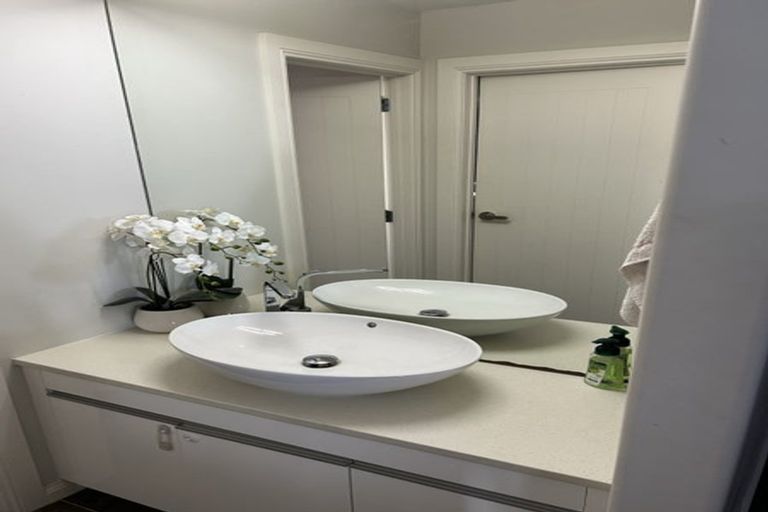 Photo of property in 6a Te Akau Crescent, Bucklands Beach, Auckland, 2012