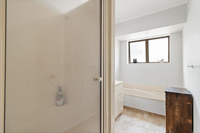 Photo of property in 28 Lansdowne Crescent, Glenview, Hamilton, 3206