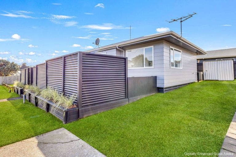 Photo of property in 1/58 Riversdale Drive, Merrilands, New Plymouth, 4312