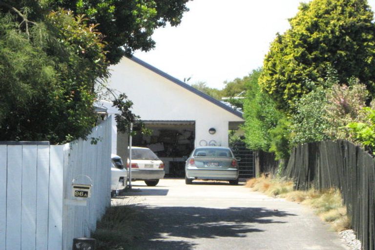 Photo of property in 2/96 Kerrs Road, Avonside, Christchurch, 8061