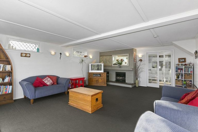 Photo of property in 18 Howard Street, Macandrew Bay, Dunedin, 9014
