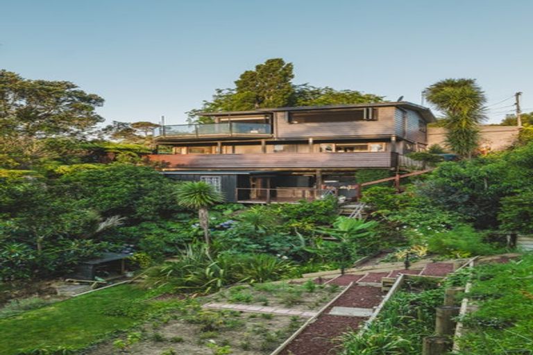 Photo of property in 42 Tizard Road, Birkenhead, Auckland, 0626