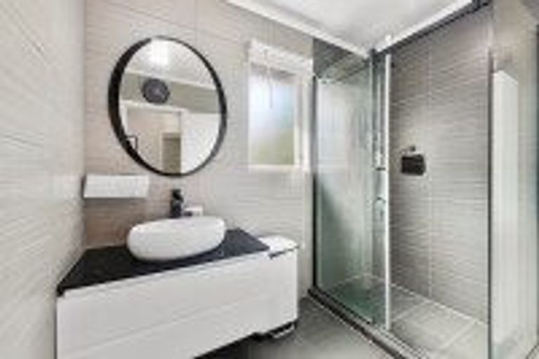 Photo of property in 265 Hepburn Road, Glendene, Auckland, 0602