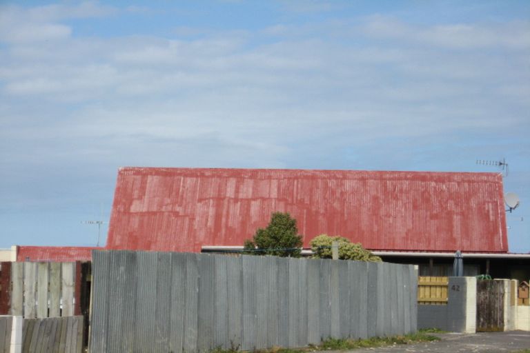 Photo of property in 42 Tongariro Street, Castlecliff, Whanganui, 4501