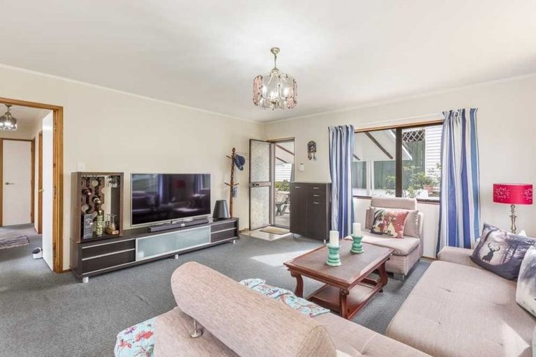 Photo of property in 2/233 Birkdale Road, Birkdale, Auckland, 0626