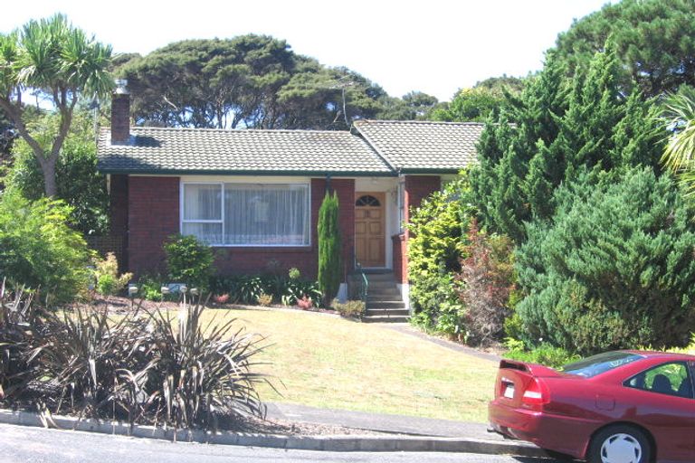 Photo of property in 44 Easton Park Parade, Glenfield, Auckland, 0629