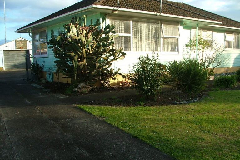 Photo of property in 14 Tairere Crescent, Rosehill, Papakura, 2113