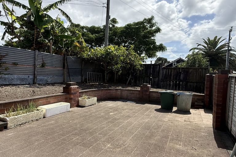 Photo of property in 1/40 Ocean View Road, Northcote, Auckland, 0627