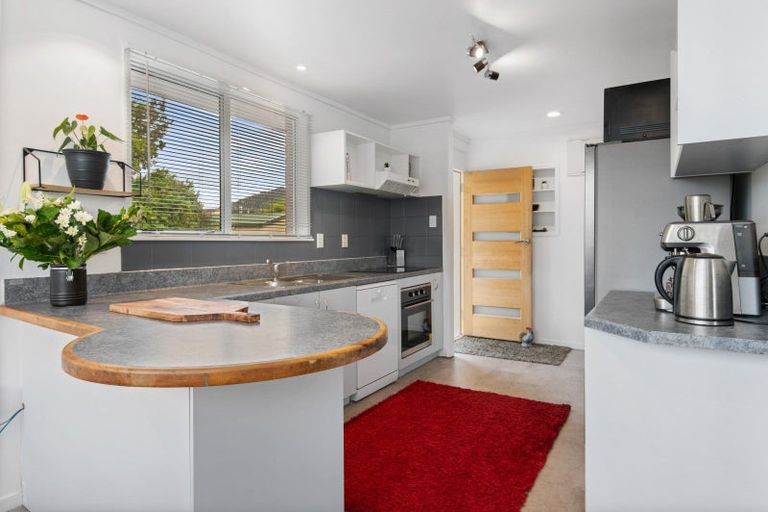 Photo of property in 4 John Road, Fairy Springs, Rotorua, 3015