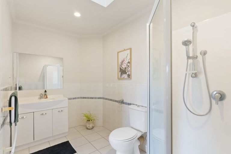 Photo of property in 3/102 Greenhithe Road, Greenhithe, Auckland, 0632