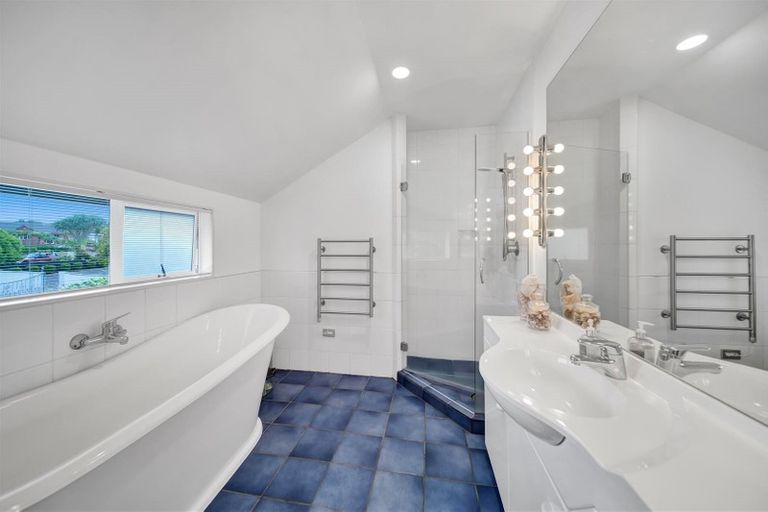 Photo of property in 12b Frank Frethey Place, Highlands Park, New Plymouth, 4312