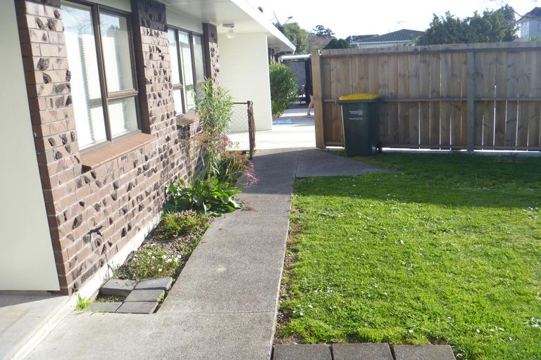 Photo of property in 2/6 Walter Strevens Drive, Conifer Grove, Takanini, 2112