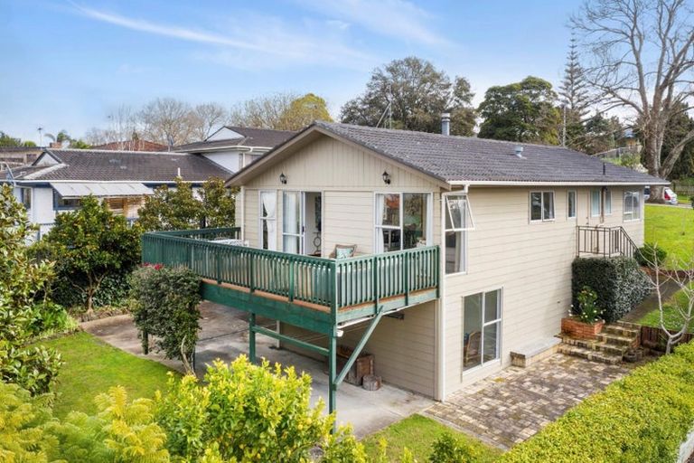 Photo of property in 56 Mirrabooka Avenue, Botany Downs, Auckland, 2010