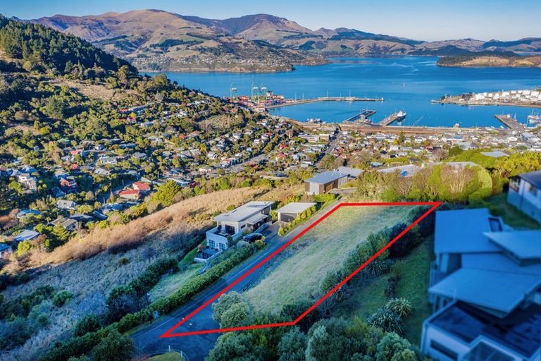 Photo of property in 11 Hyllton Heights, Lyttelton, 8082