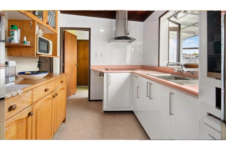 Photo of property in 11 Vipond Road, Stanmore Bay, Whangaparaoa, 0932