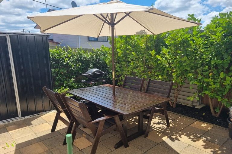 Photo of property in 4/45 Vera Road, Te Atatu South, Auckland, 0610