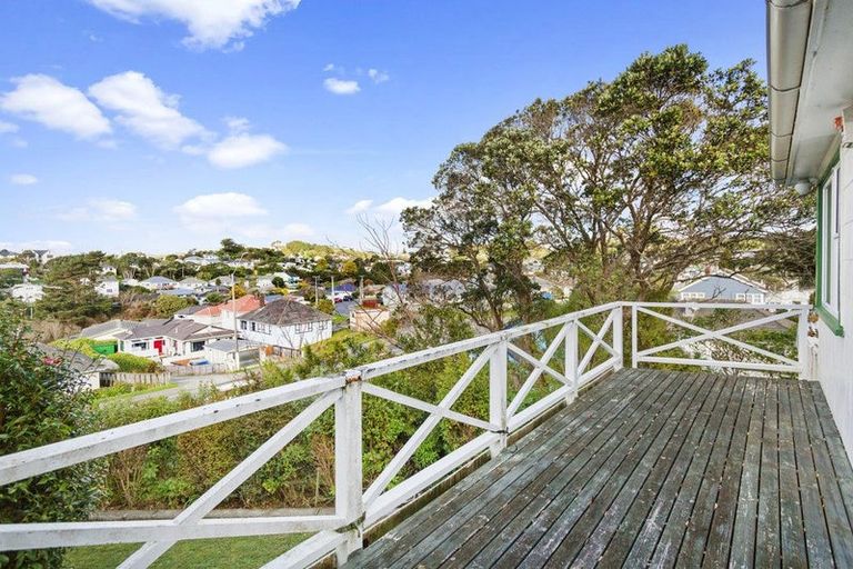 Photo of property in 100 Moorefield Road, Johnsonville, Wellington, 6037