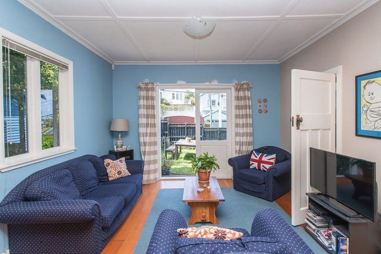 Photo of property in 25 Omar Street, Khandallah, Wellington, 6035