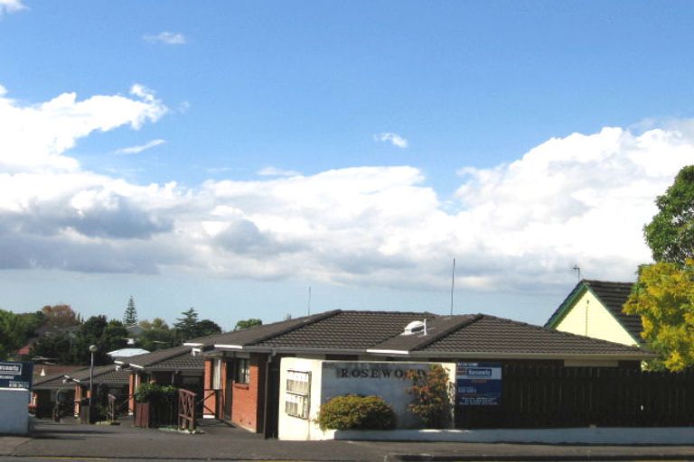 Photo of property in 5/3195 Great North Road, New Lynn, Auckland, 0600