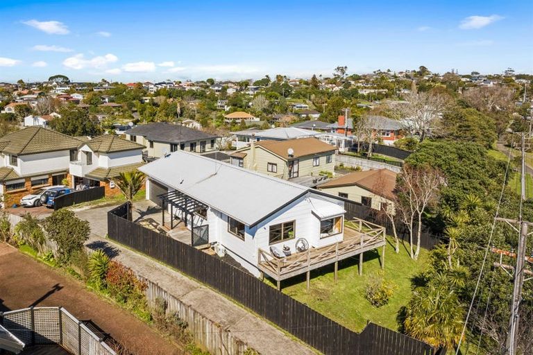 Photo of property in 1/80 Browns Bay Road, Rothesay Bay, Auckland, 0630