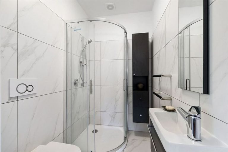 Photo of property in 56 Dyers Pass Road, Cashmere, Christchurch, 8022