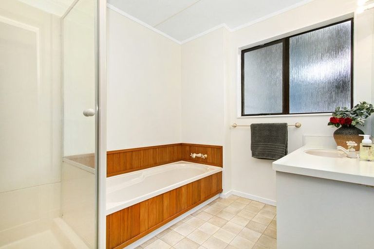Photo of property in 52 Peterhouse Street, Tawa, Wellington, 5028
