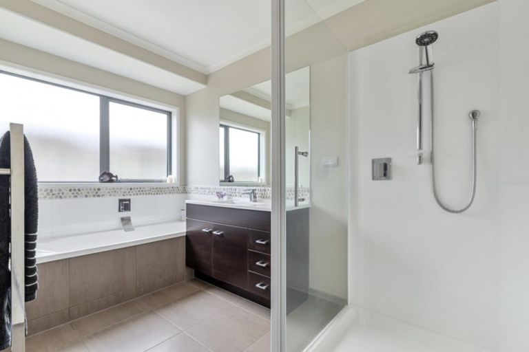 Photo of property in 12 Toscana Drive, Karaka, Papakura, 2113