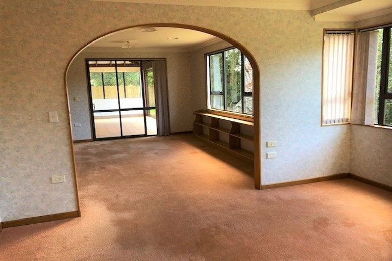 Photo of property in 18 Atarau Grove, Paraparaumu, 5032