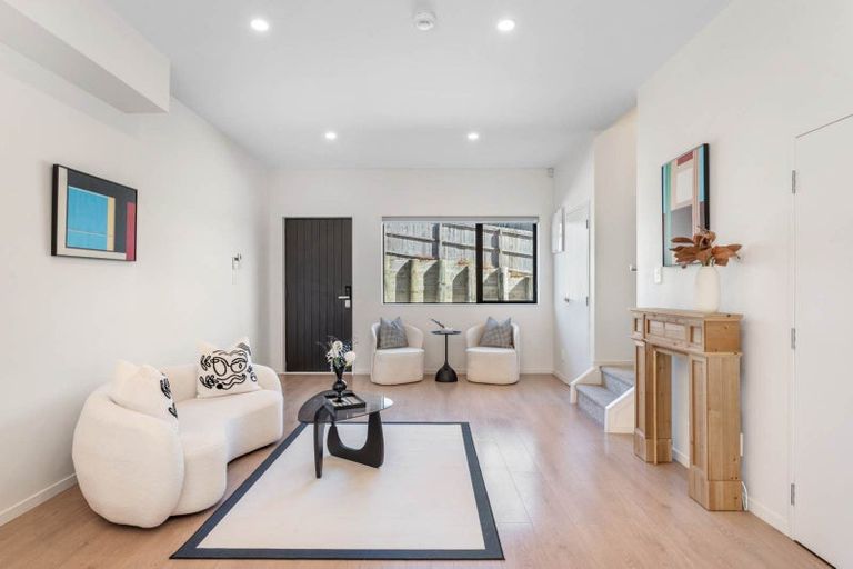 Photo of property in 4d Flaunty Place, West Harbour, Auckland, 0618