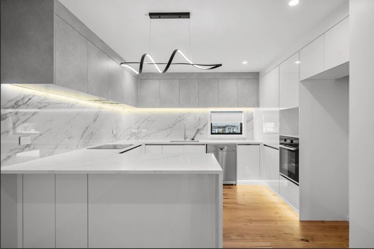 Photo of property in 5a Glendhu Road, Bayview, Auckland, 0629