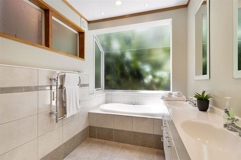 Photo of property in 88 Aeroview Drive, Beach Haven, Auckland, 0626