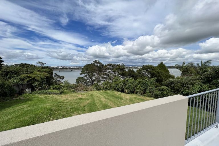 Photo of property in 32 Marae Road, Greenhithe, Auckland, 0632