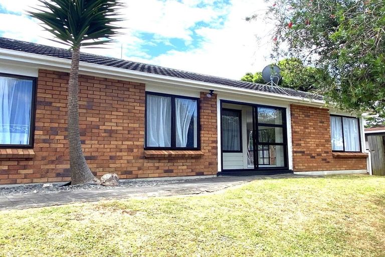 Photo of property in 1/15 Kurnell Drive, Botany Downs, Auckland, 2010