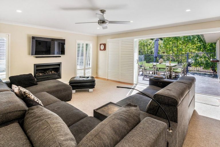Photo of property in 5 Seymour Road, Mellons Bay, Auckland, 2014