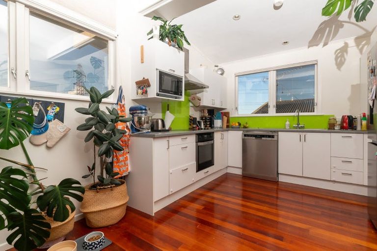 Photo of property in 7 Arlette Place, Massey, Auckland, 0614