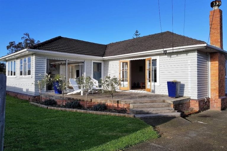 Photo of property in 660 Te Atatu Road, Te Atatu Peninsula, Auckland, 0610