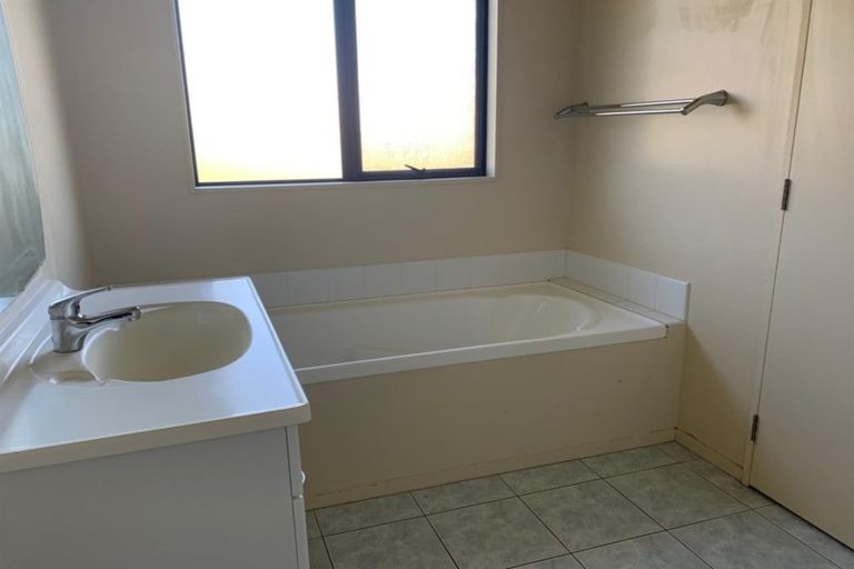 Photo of property in 71a Brunner Road, Glen Eden, Auckland, 0602