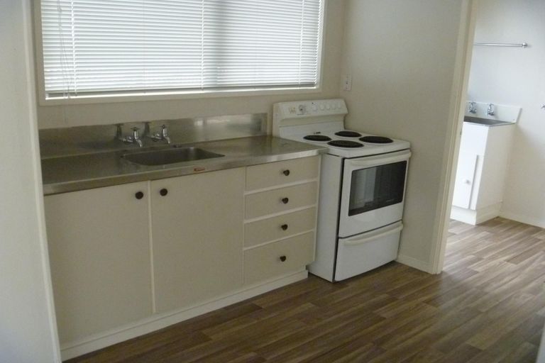 Photo of property in 2/6 Walter Strevens Drive, Conifer Grove, Takanini, 2112