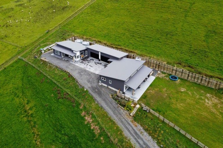 Photo of property in 143e Smith Road, Dannevirke, 4978