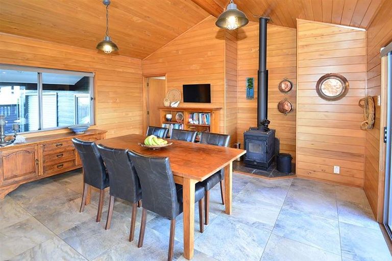 Photo of property in 368 Evans Road, South Head, Helensville, 0874