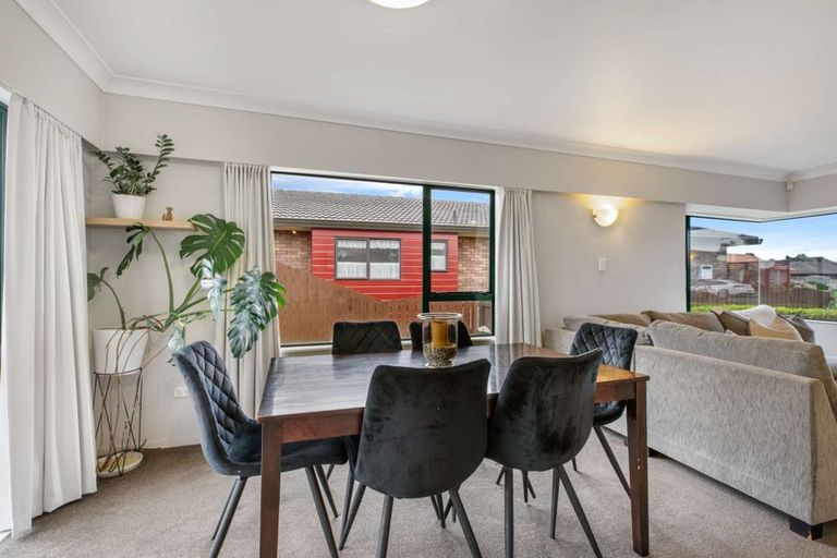 Photo of property in 9 Brookesmith Drive, Waiuku, 2123