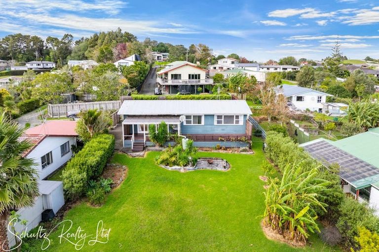 Photo of property in 9 Whaka Street, Maungaturoto, 0520