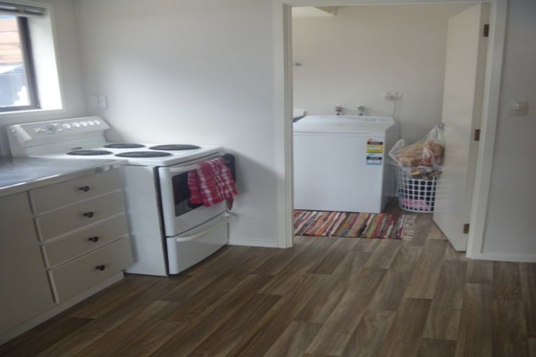 Photo of property in 2/6 Walter Strevens Drive, Conifer Grove, Takanini, 2112