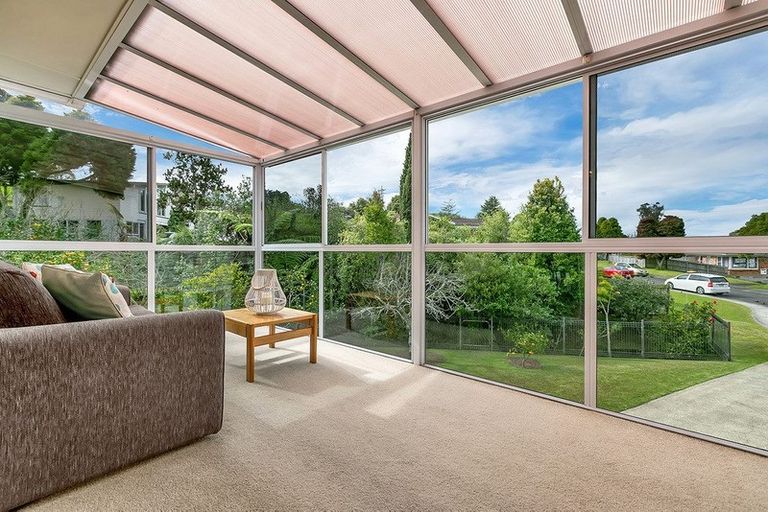 Photo of property in 21 Battle Place, Glenfield, Auckland, 0629