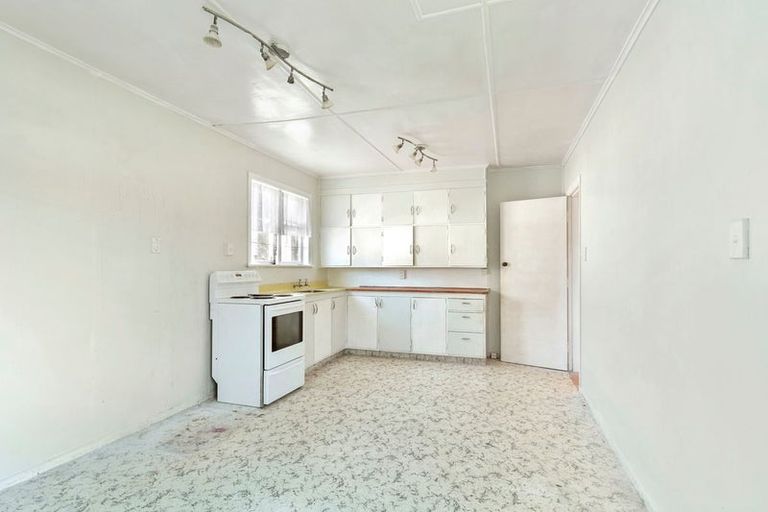 Photo of property in 172 Wellington Road, Wainuiomata, Lower Hutt, 5014