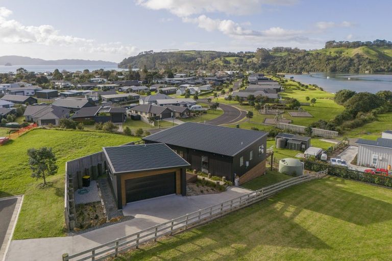 Photo of property in 6 Joyce Harsant Place, Cooks Beach, 3591